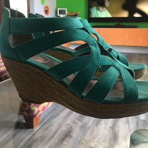Used solesenseability turquoise wedge sandals